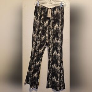 Women's Yak & Yeti Black and White Flared Pants Nwt